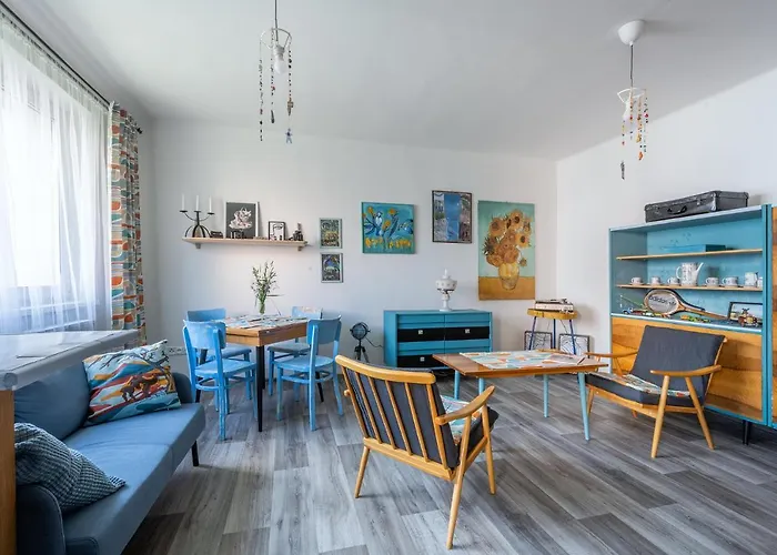 Retro Art Room