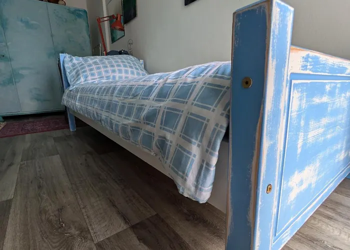 Retro Art Room